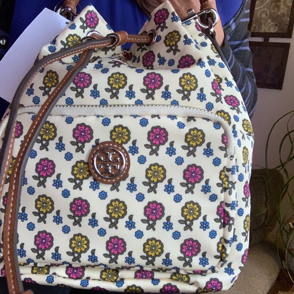 Authentic TORY BURCH leather/canvas bucket drawstring crossbody - Picture 7 of 16